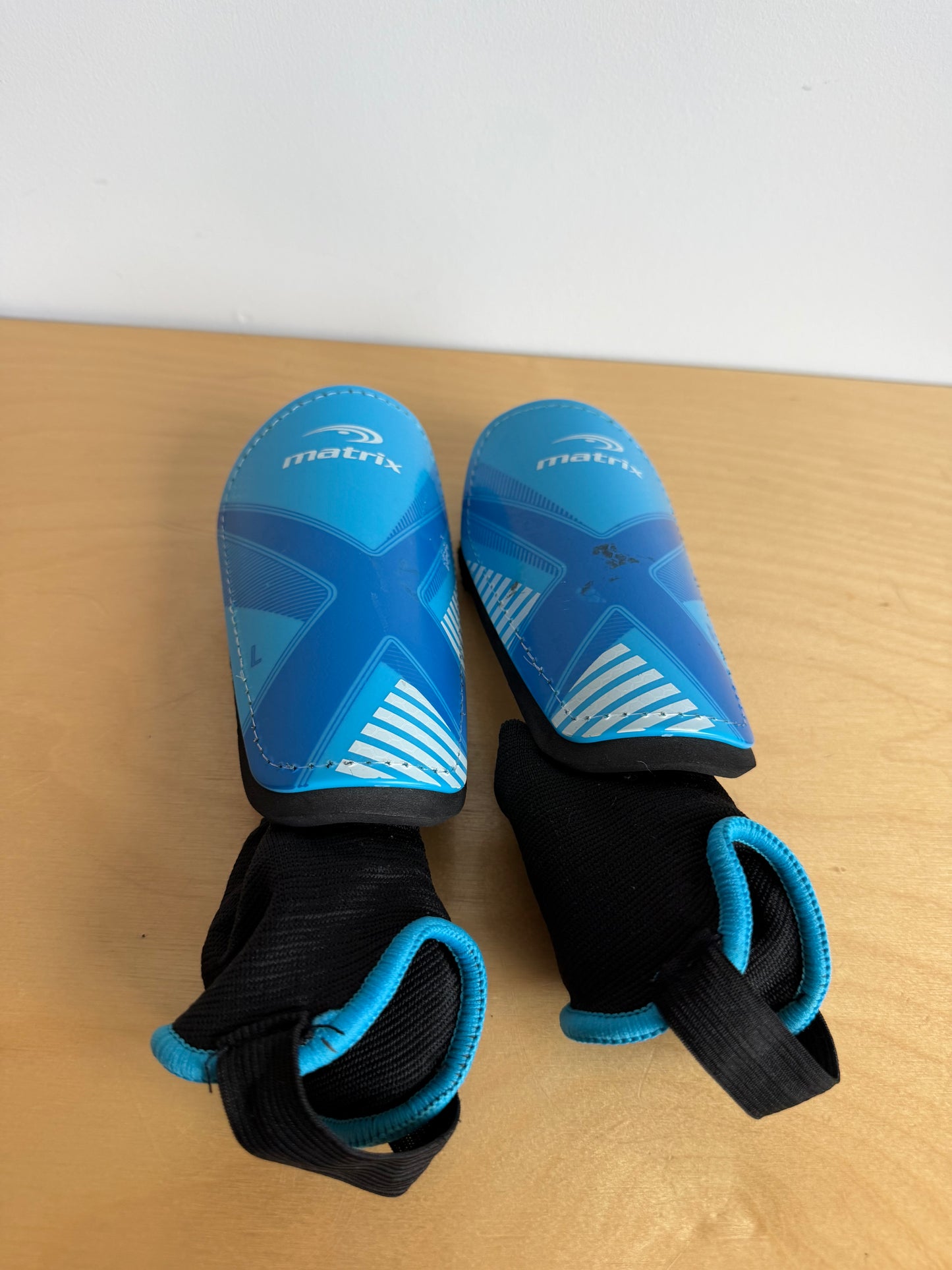 Matrix Blue Shin Guards / 2-4 years?