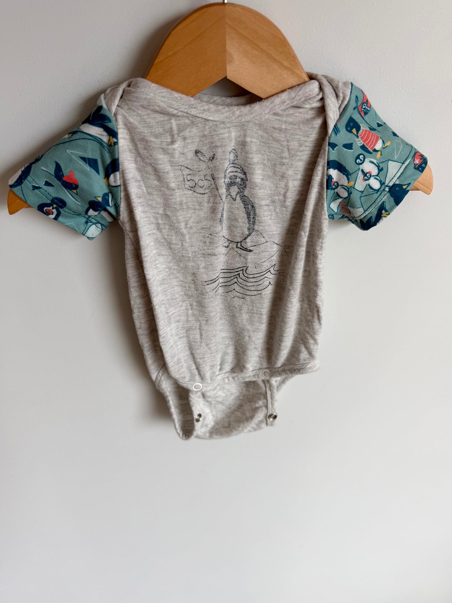Handmade Penguin Bodysuit / 3-12m?