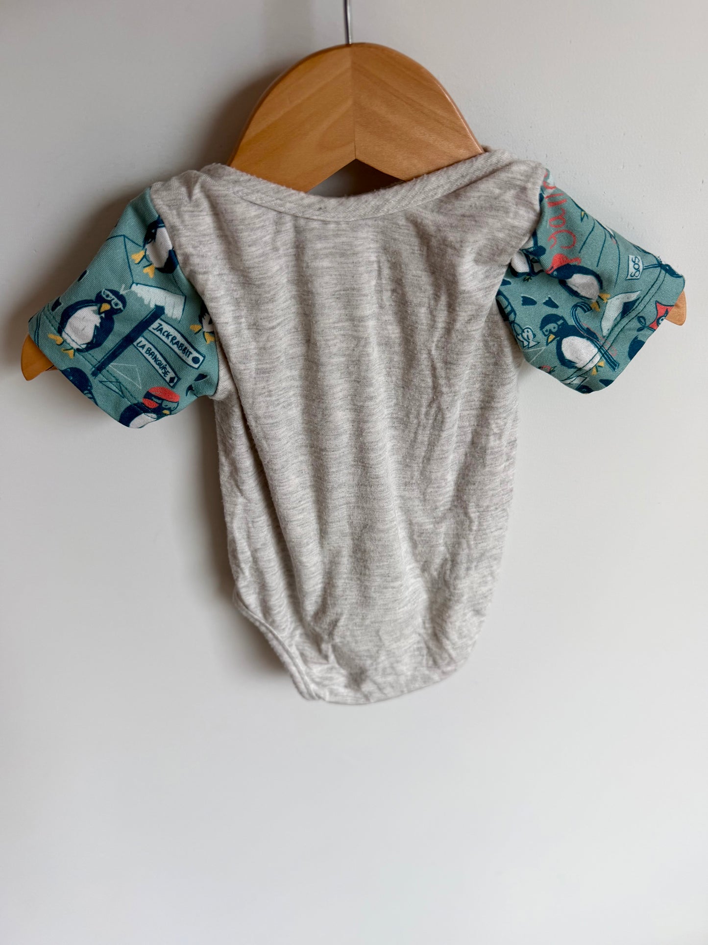 Handmade Penguin Bodysuit / 3-12m?