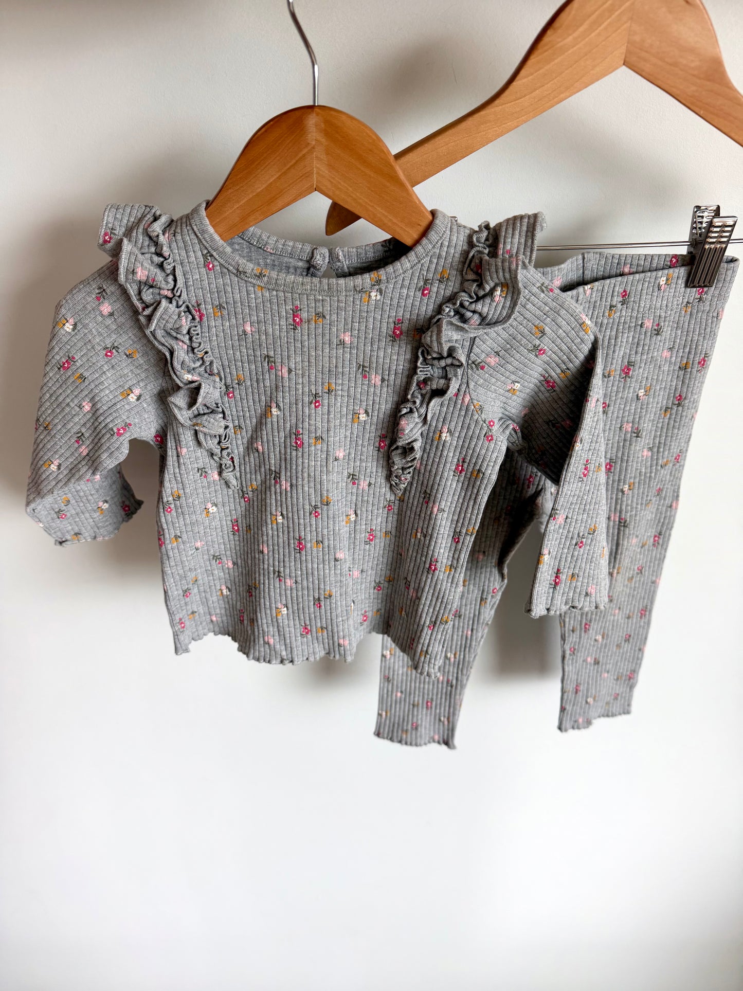 Grey Floral Ribbed Top + Pants Set / 12-18m