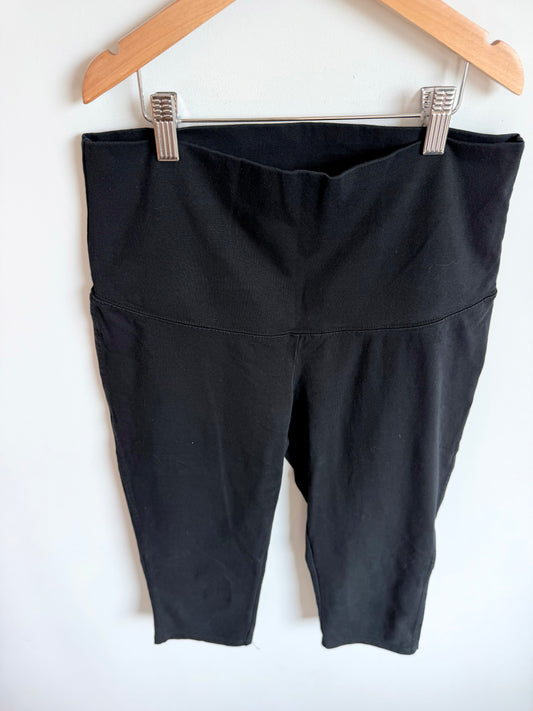 Thyme Maternity Black Capris Leggings / Small