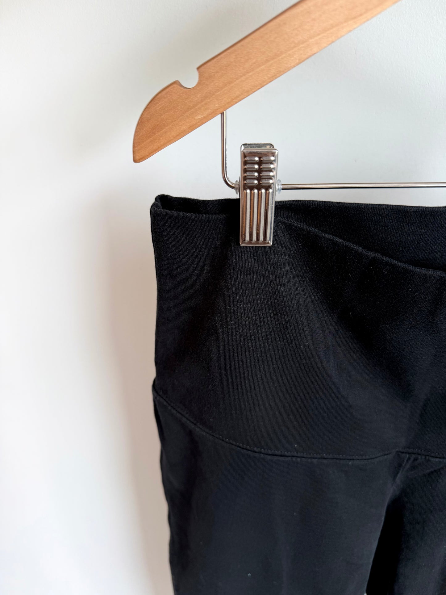 Thyme Maternity Black Capris Leggings / Small