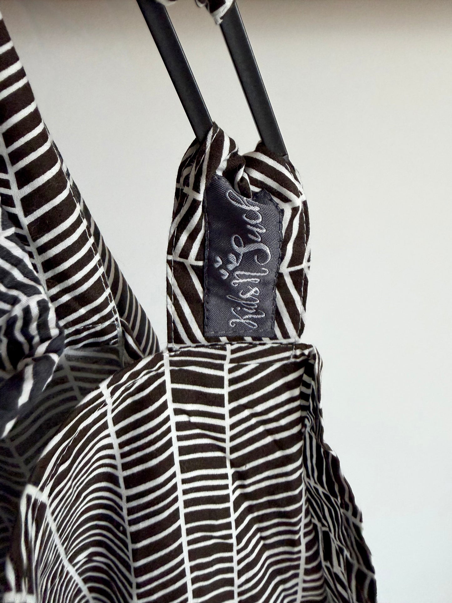 Lines Nursing Cover with Bag