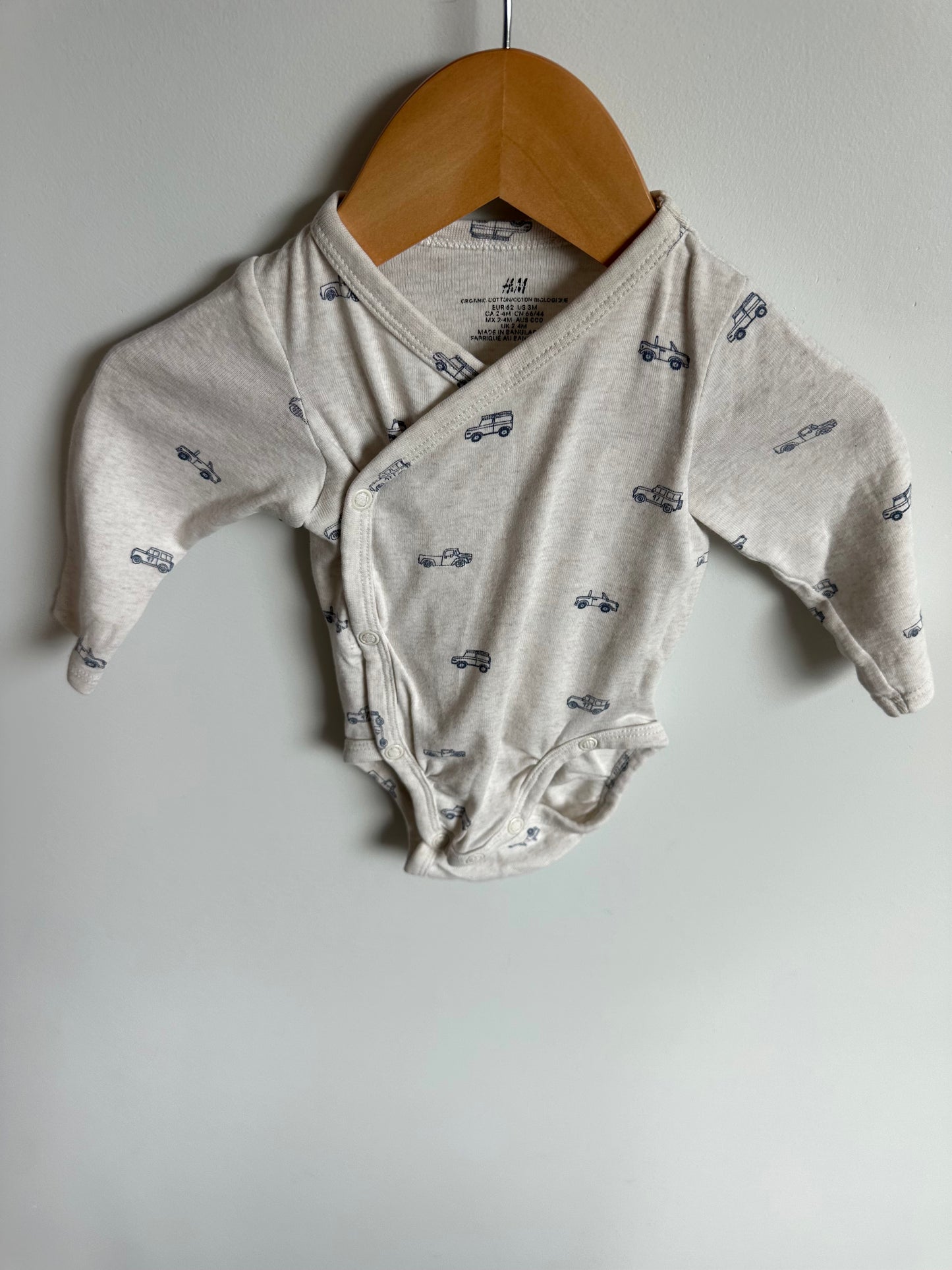 H&M Organic Cream Truck Bodysuit / 2-4m