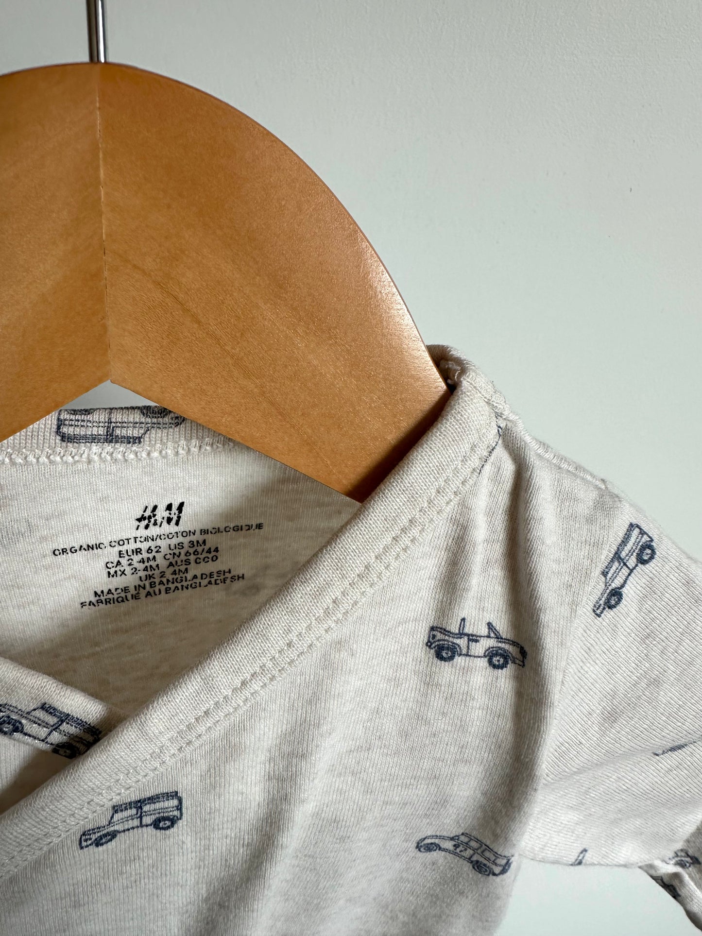 H&M Organic Cream Truck Bodysuit / 2-4m