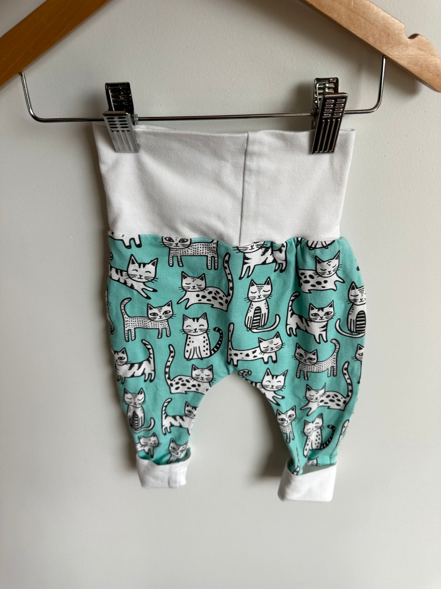 Grow with Me Teal Cat Pants / 0-6m