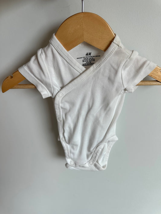 H&M Organic White Bodysuit / 0-1m