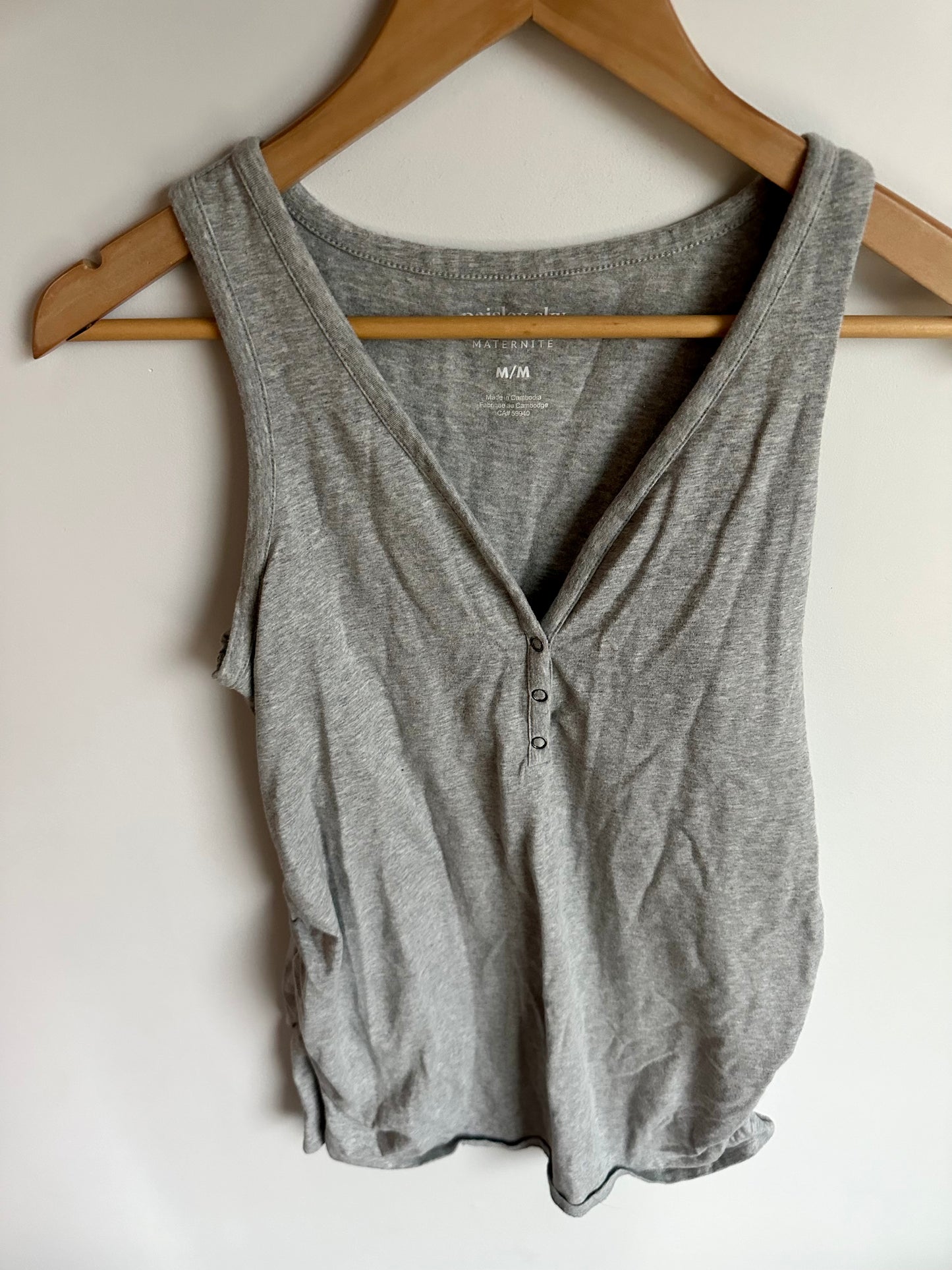 Maternity V Neck Tank Top / Medium