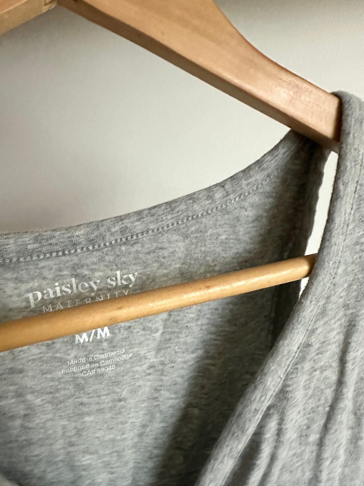 Maternity V Neck Tank Top / Medium