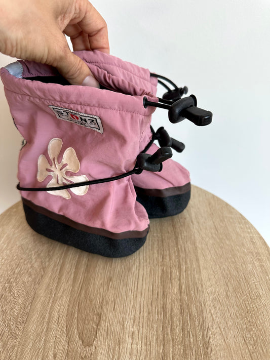 Waterproof Stonz Flower Boots / Medium (Size 3 Infant)