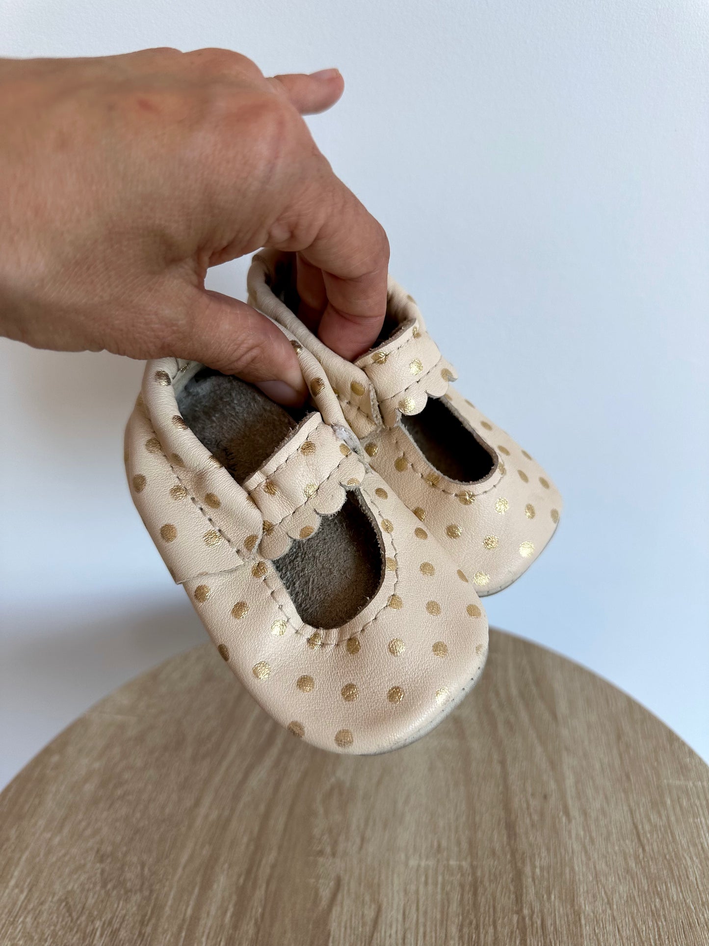 Heyfolks Leather Gold Dot Soft Sole Shoe / Size 4 Toddler