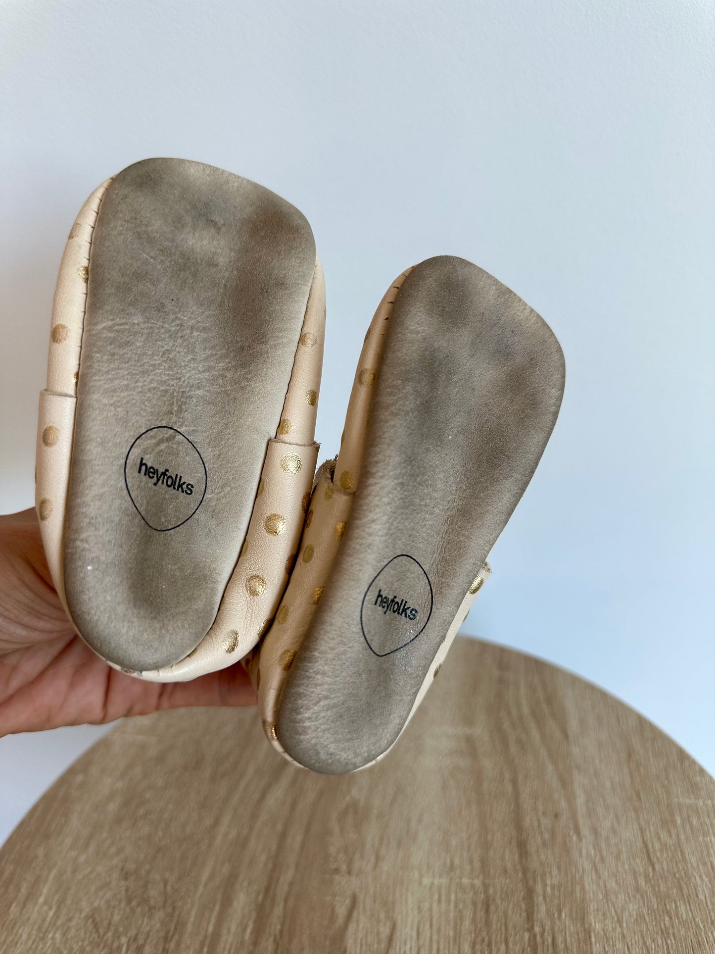 Heyfolks Leather Gold Dot Soft Sole Shoe / Size 4 Toddler