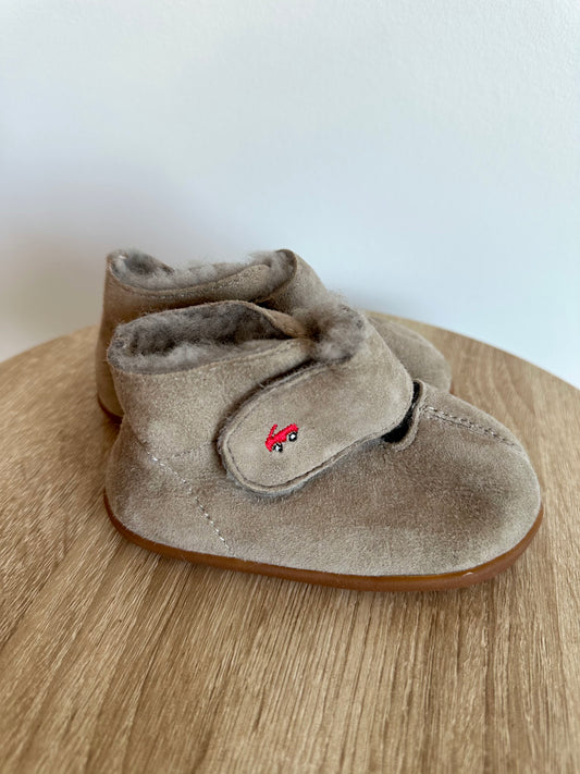 See Kai Run Velcro Slip Ons / Size 6 Toddler
