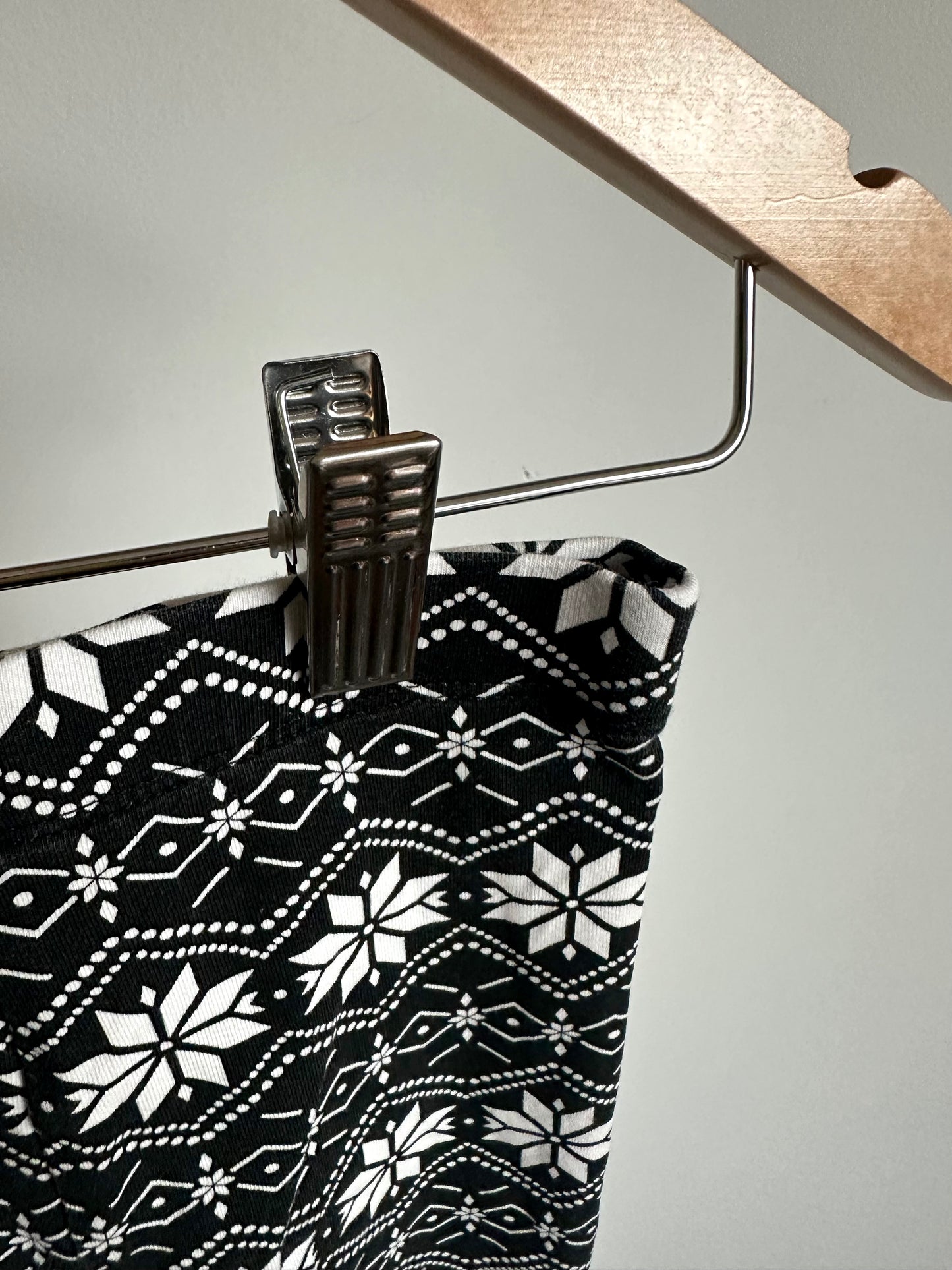 Snowflake Black and White Leggings / 18-24m