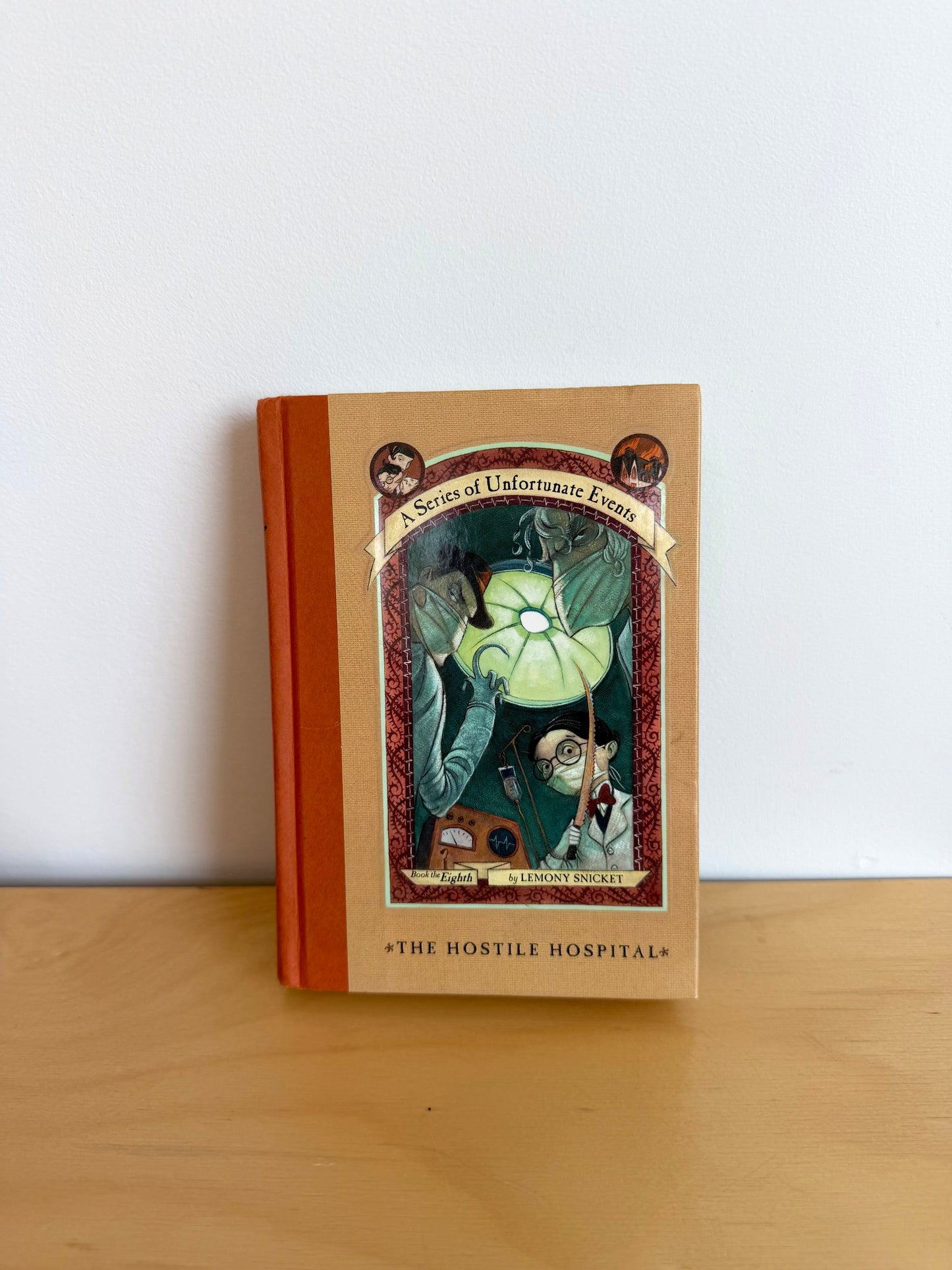 The Hostile Hospital (A Series of Unfortunate Events) Hardcover Book / 8-12 years