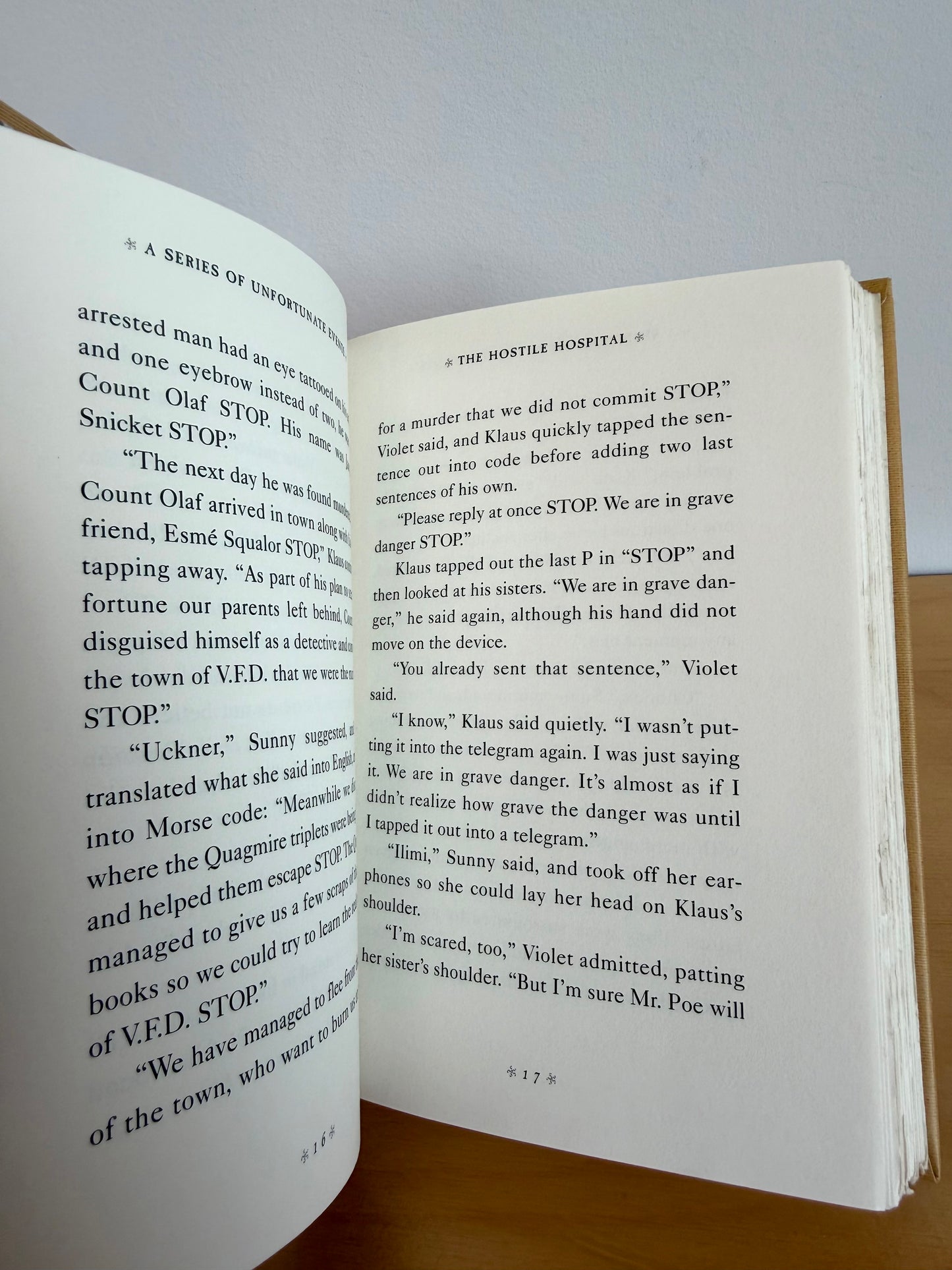 The Hostile Hospital (A Series of Unfortunate Events) Hardcover Book / 8-12 years