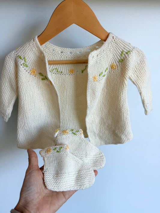 Handmade Knit Cream Floral Sweater + Booties Set / 0-3m?