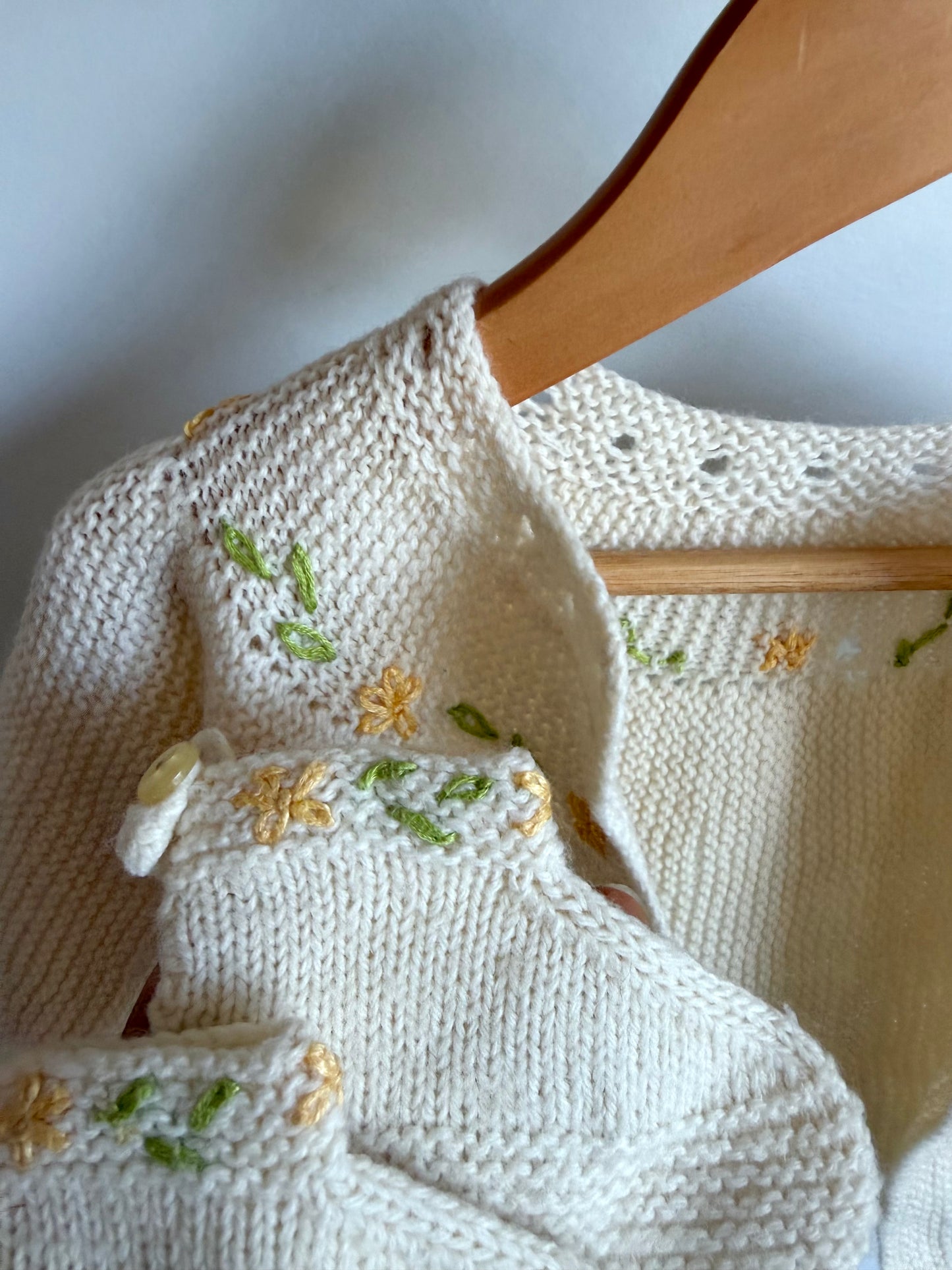 Handmade Knit Cream Floral Sweater + Booties Set / 0-3m?