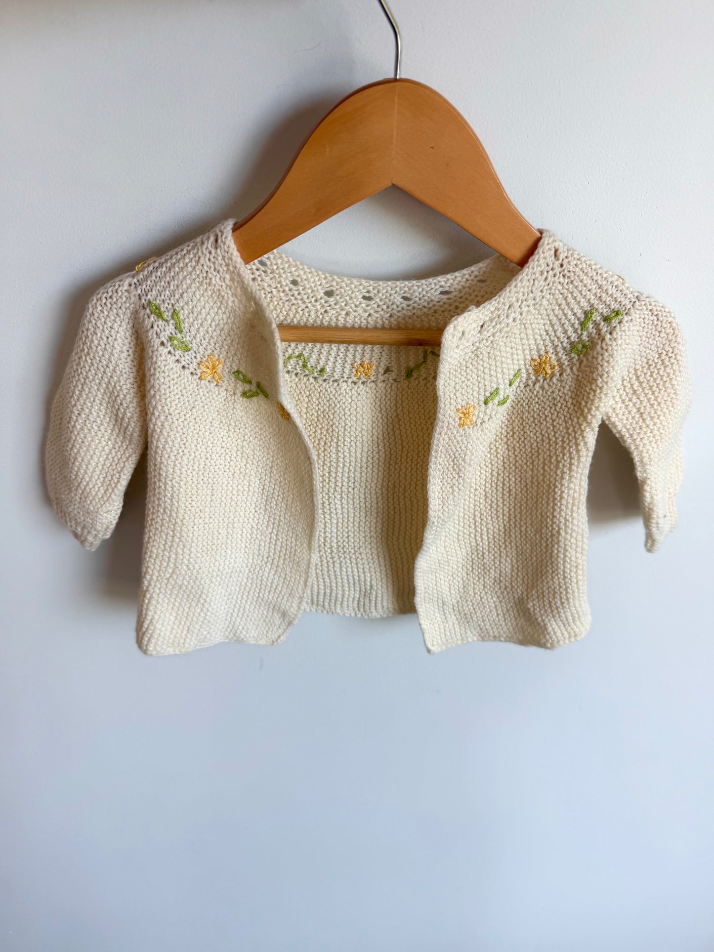 Handmade Knit Cream Floral Sweater + Booties Set / 0-3m?