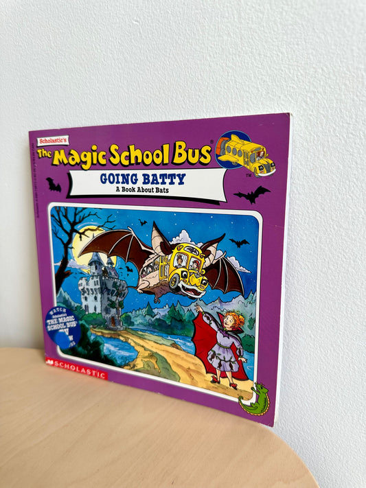 Magic School Bus- Going Batty Softcover Book / 2-4 years