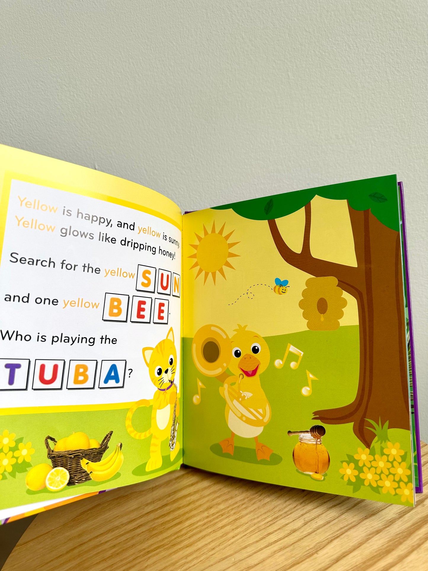 Colorful Words Book / 1-4 years