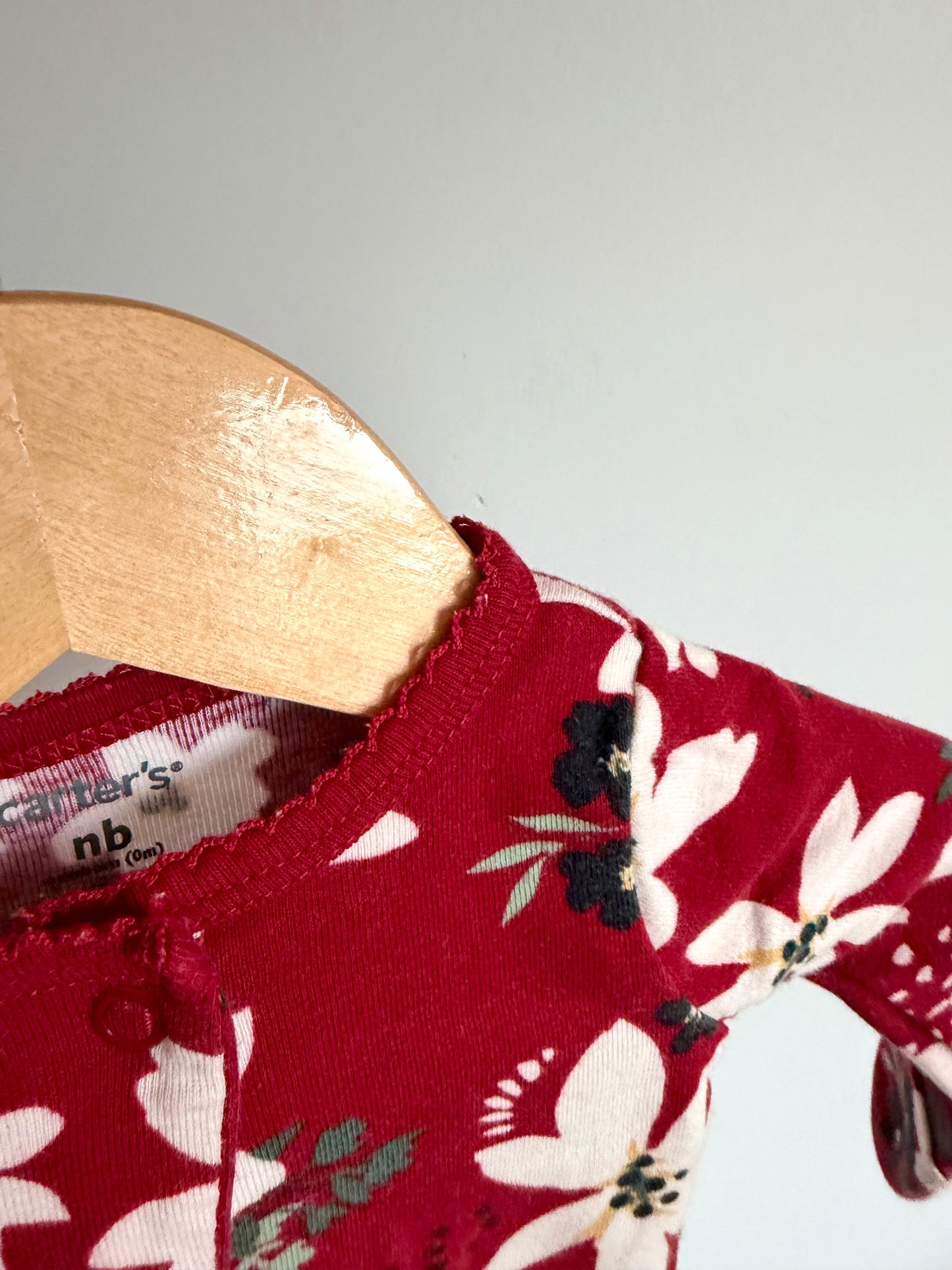 Red Sleeper with White Flowers / 0m