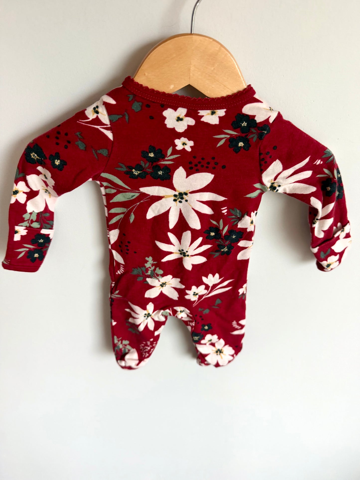 Red Sleeper with White Flowers / 0m