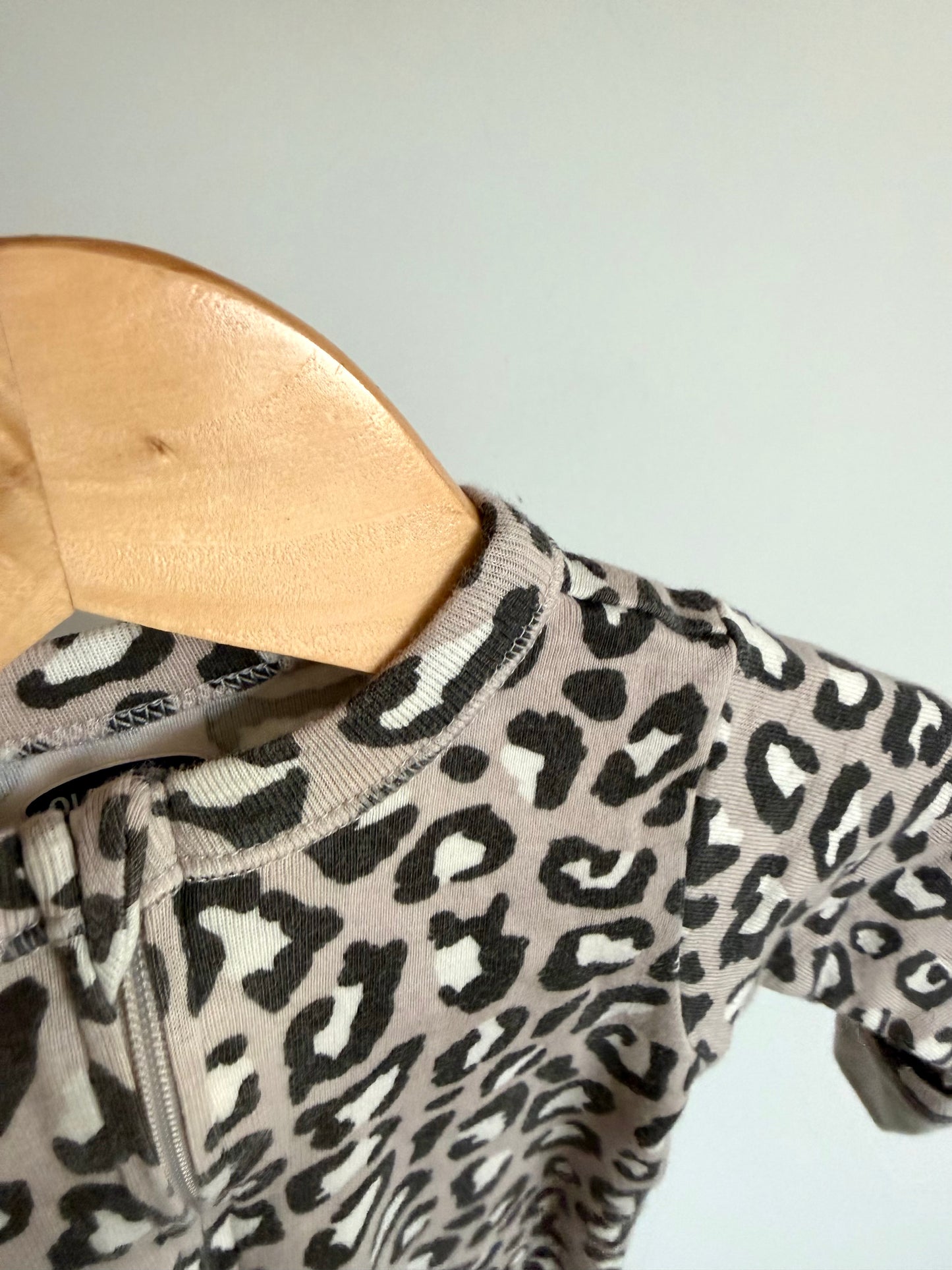 Animal Print Footed Sleeper / 3-6m