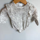 Outline Floral Ruffle Sleeve Bodysuit / 3-6m