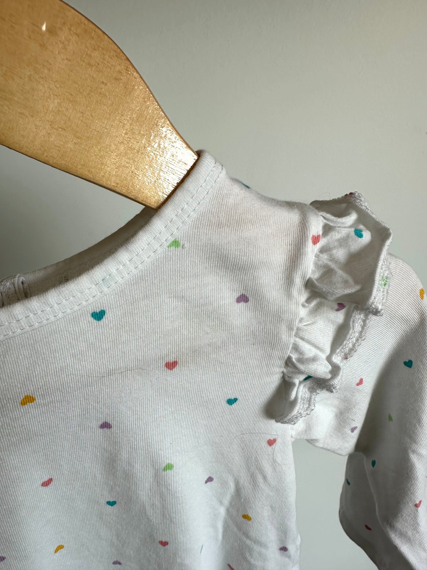 Heart White Ruffle Sleeve Top / 12-18m