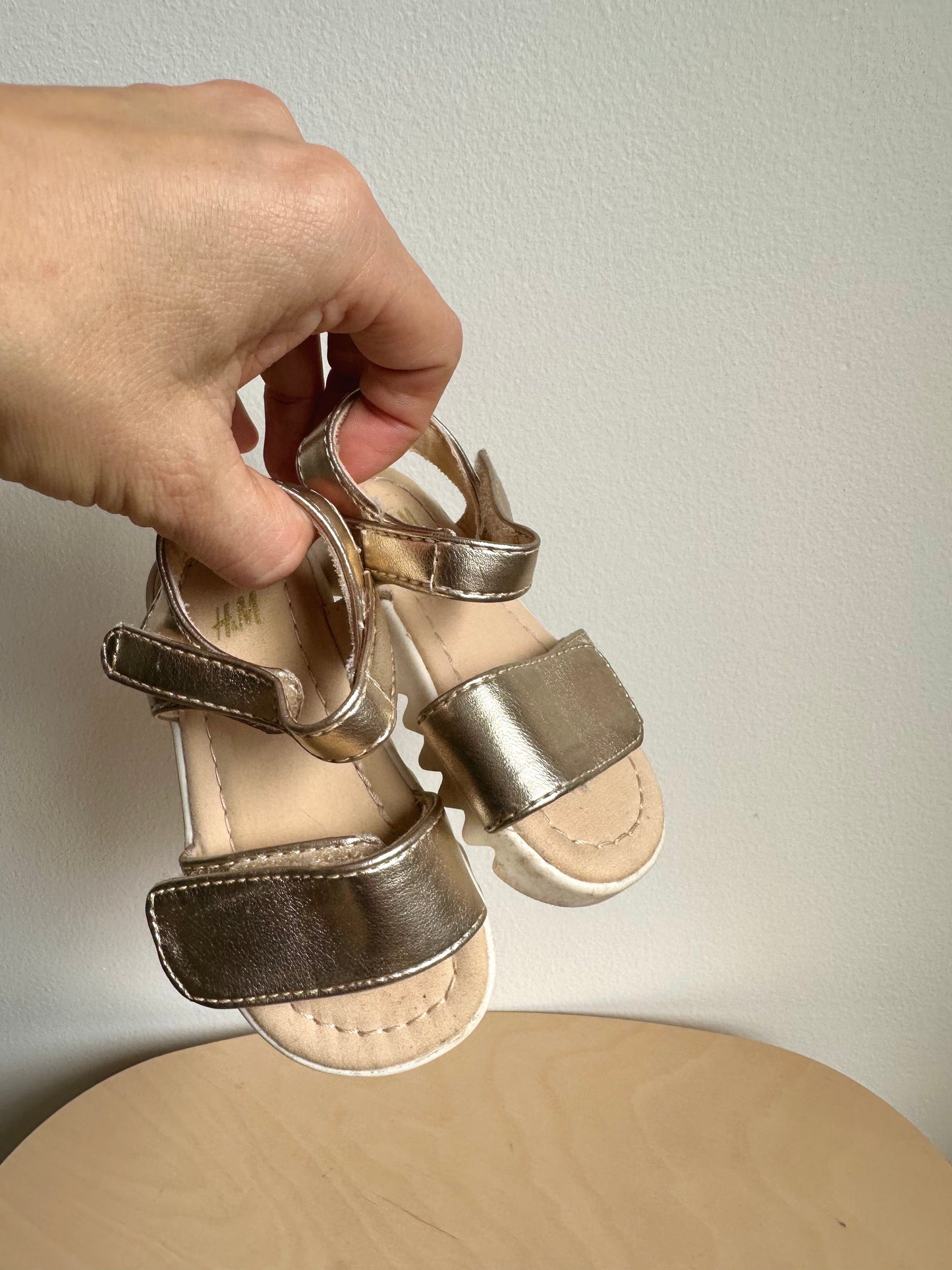 H&M Gold Strap Sandals / Size 2.5-3 Toddler Footwear