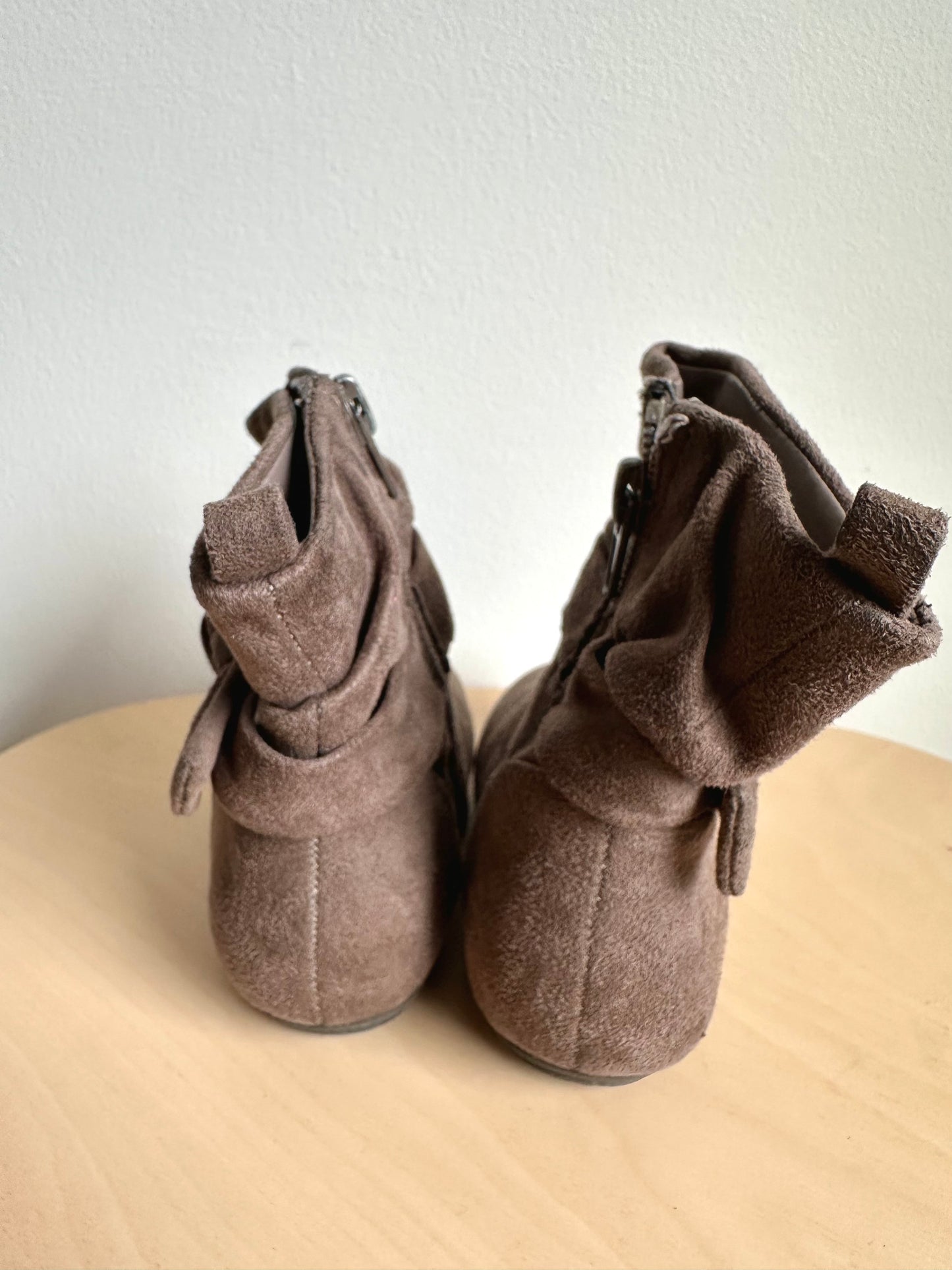 Brown Bow Ankle Boots / Size 7 Toddler