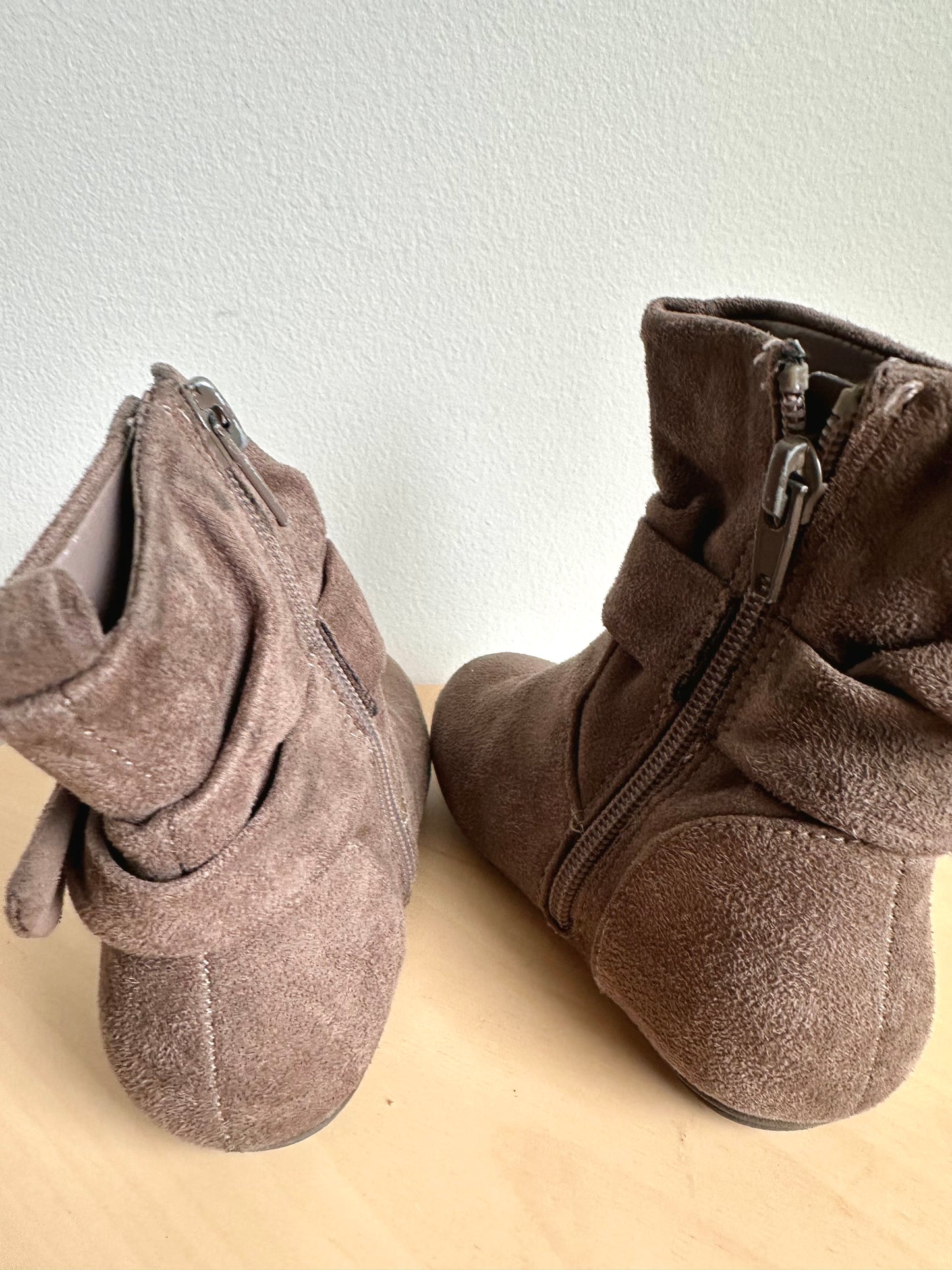 Brown Bow Ankle Boots / Size 7 Toddler