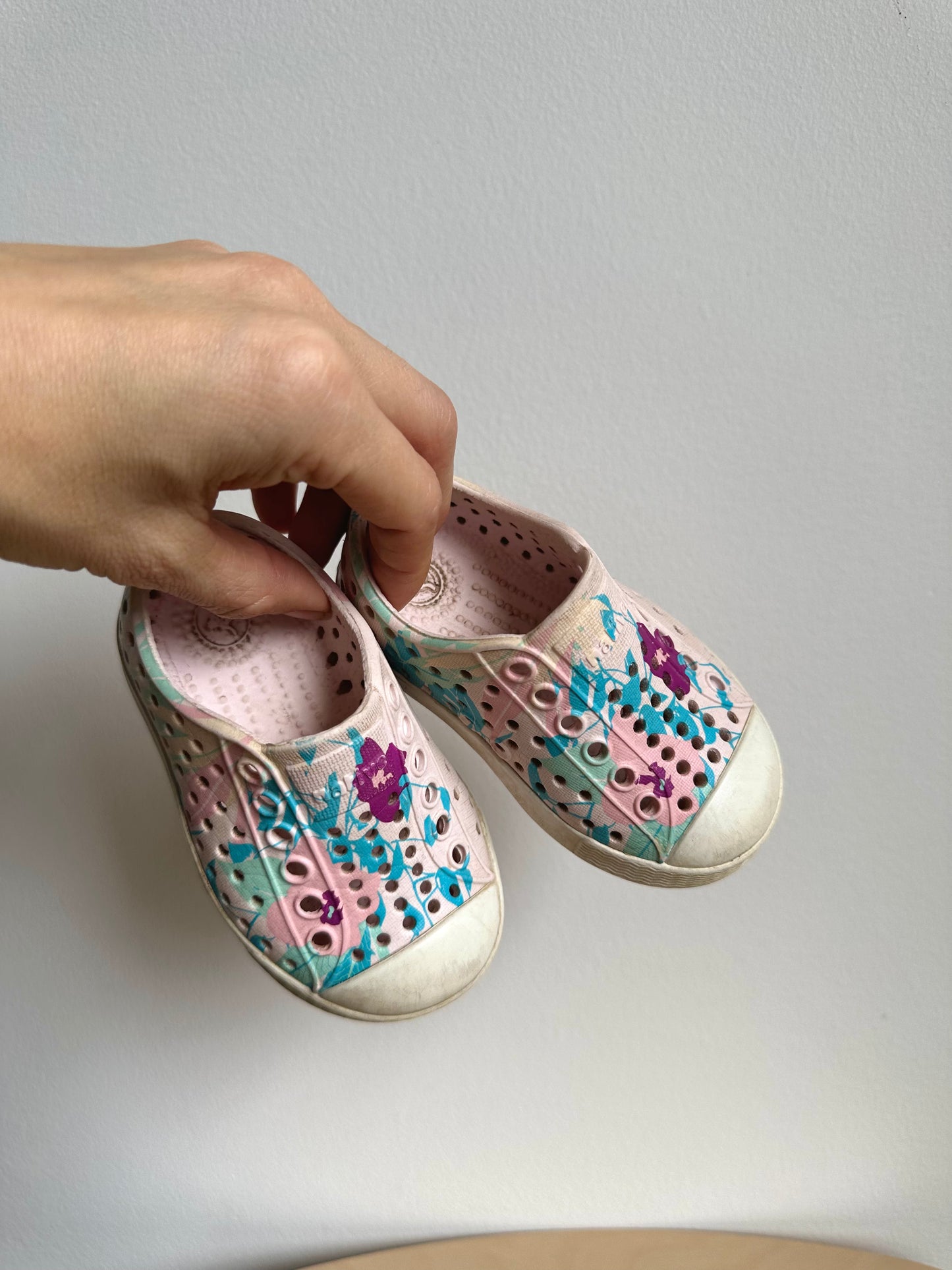 Pink Floral Native Shoes / Size 4 Toddler Footwear