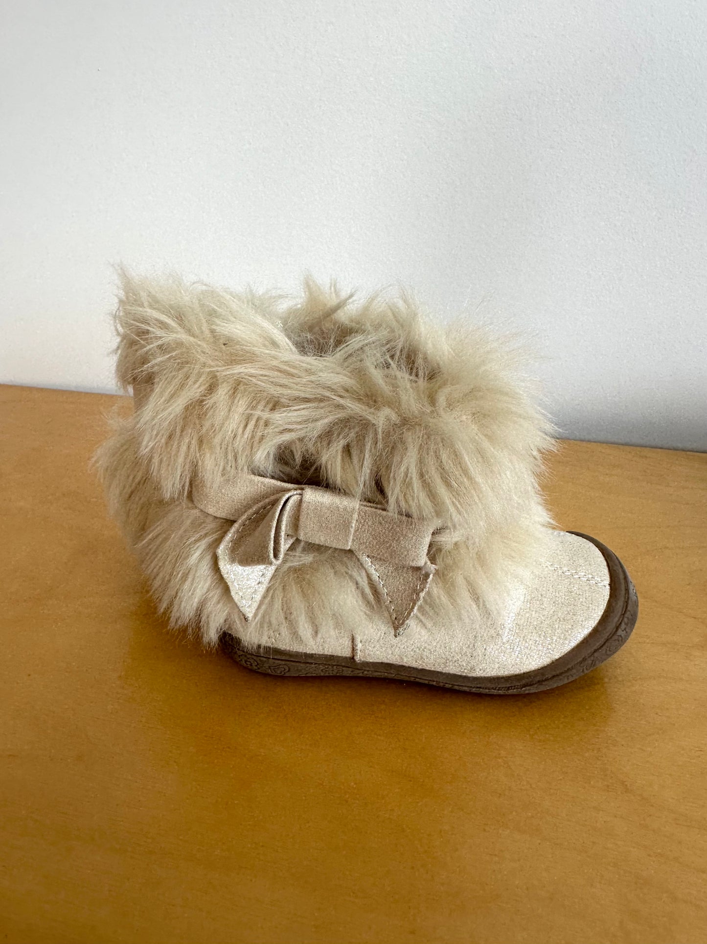 Cream Fuzzy Boots / Size 5 Toddler