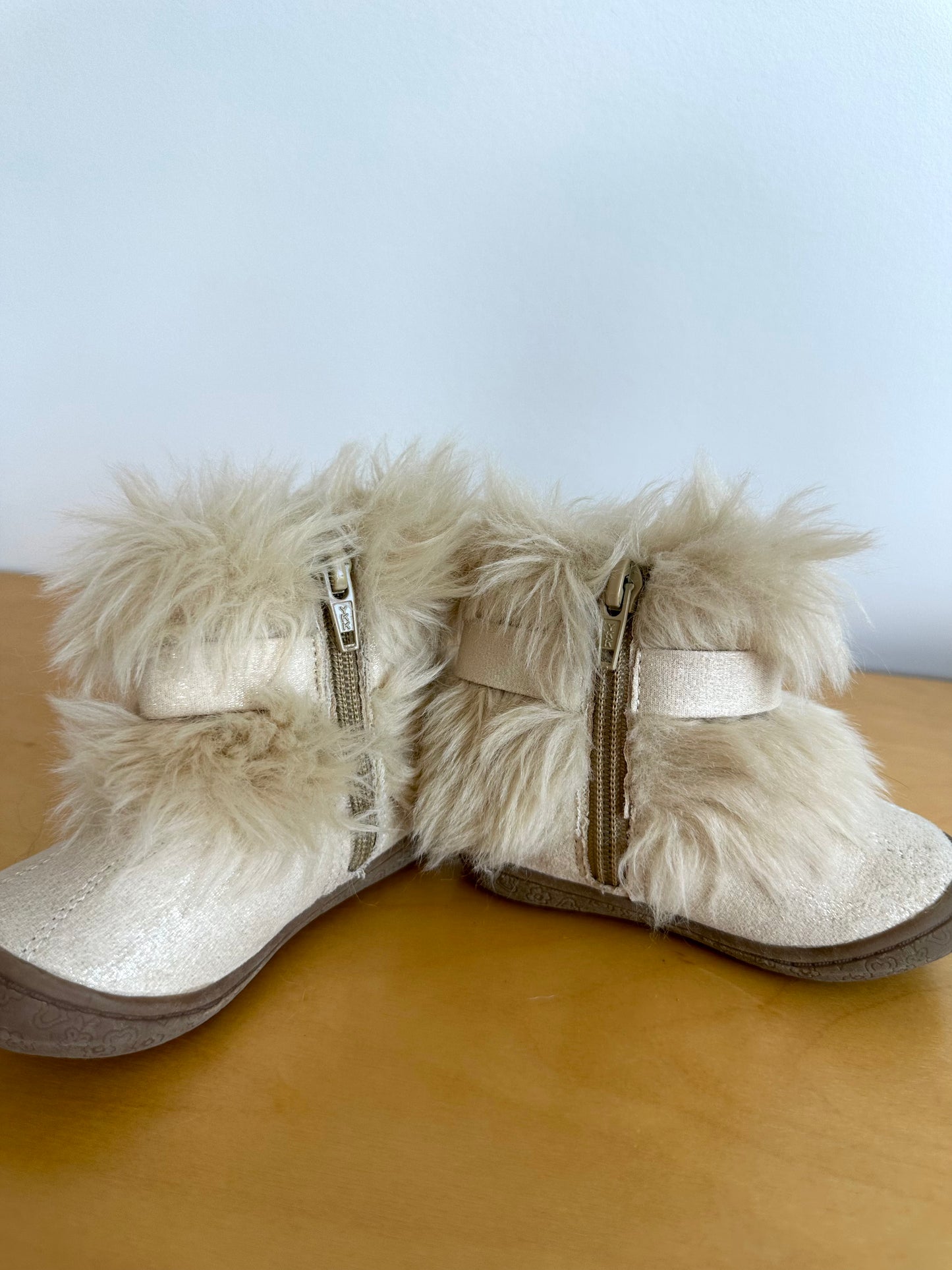 Cream Fuzzy Boots / Size 5 Toddler