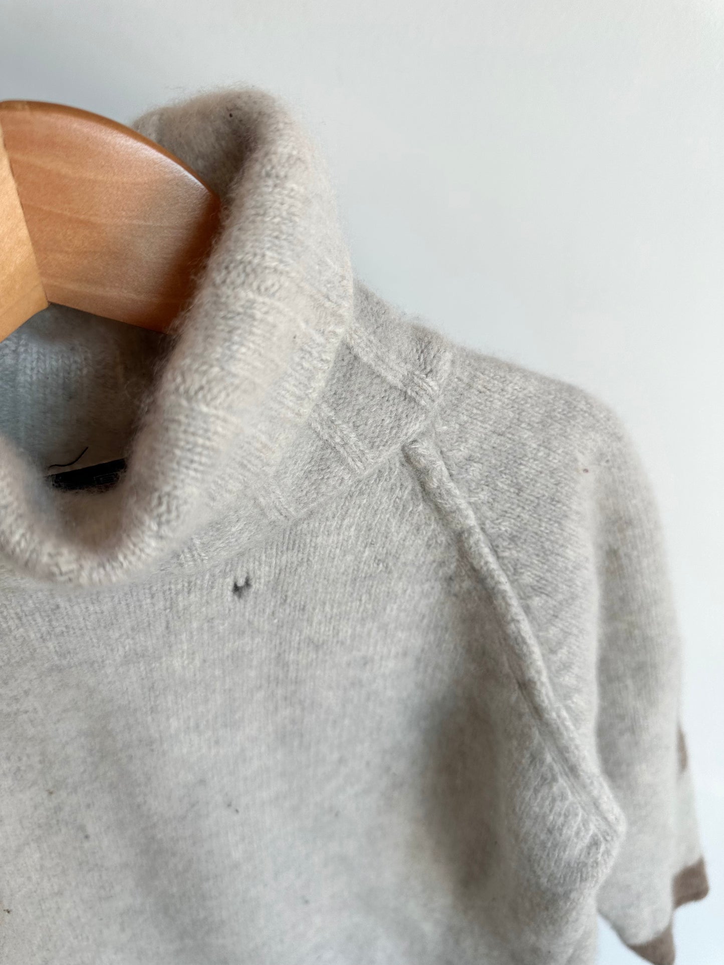 Barnum Cashmere and Merino Wool Sweater (PLAY) / 5 years