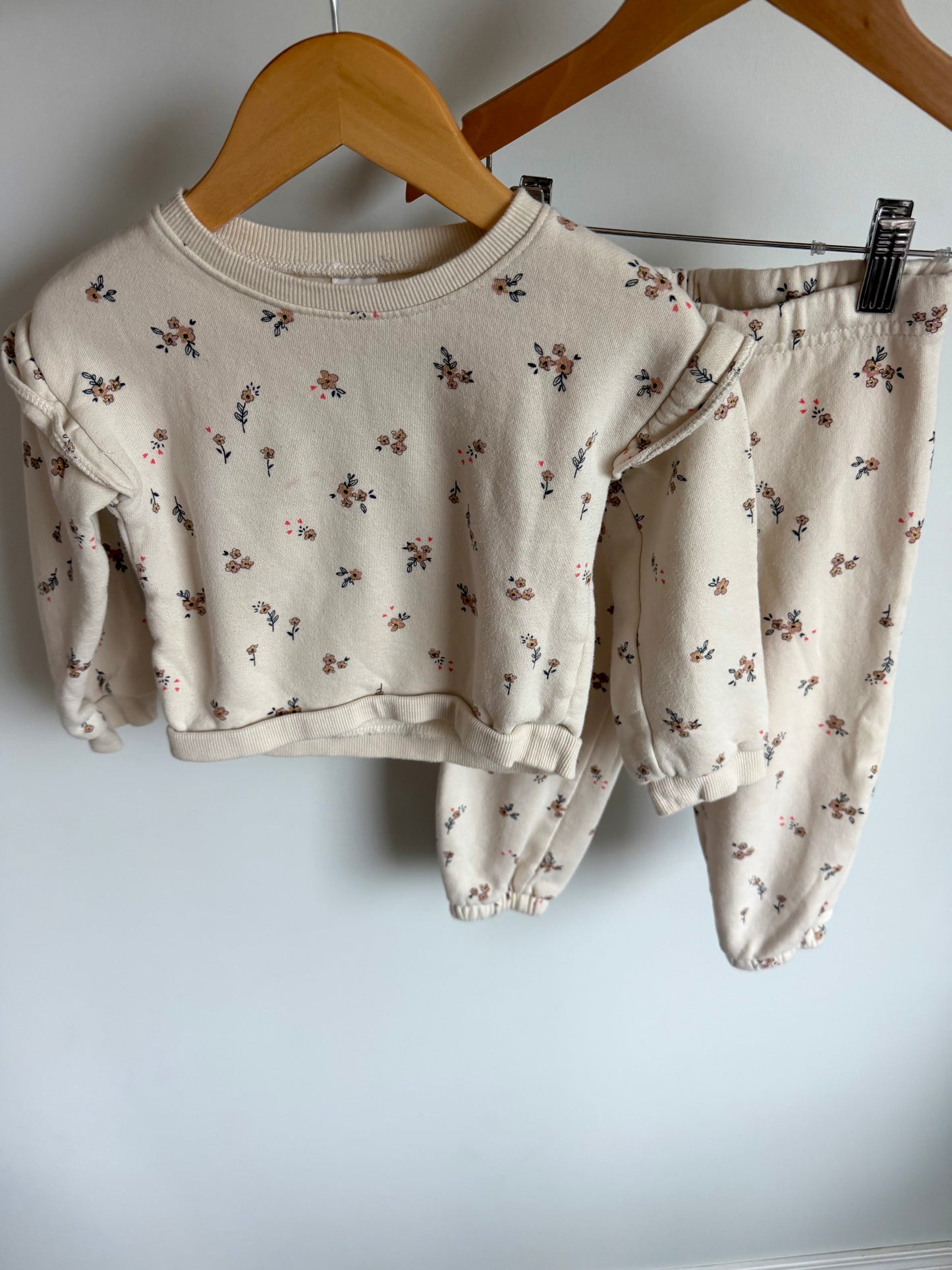 Floral Sweater + Tapered Pants Set (PLAY) / 3T (No Shipping)