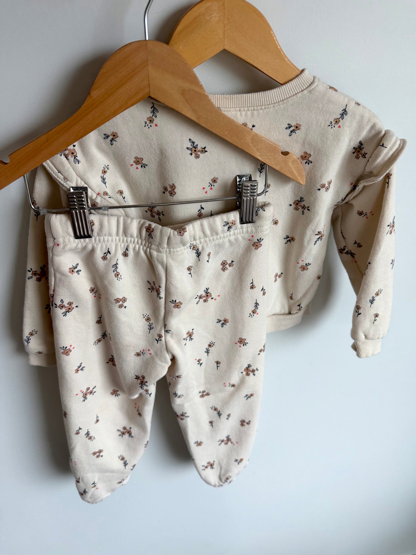 Floral Sweater + Tapered Pants Set (PLAY) / 3T (No Shipping)