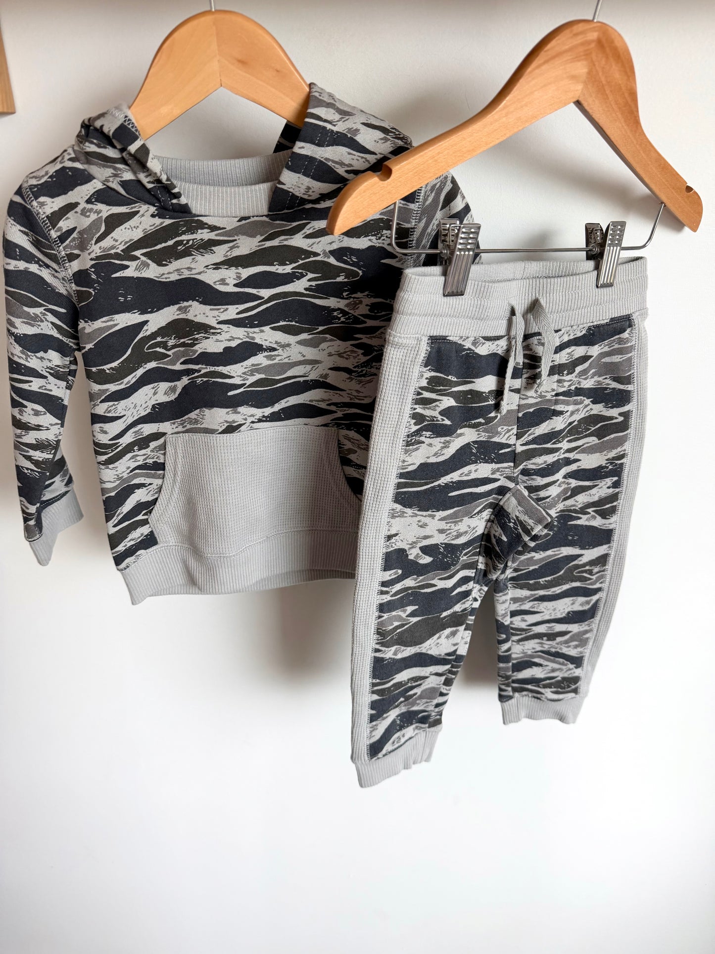 Grey Waves Top + Sweatpants / 2T