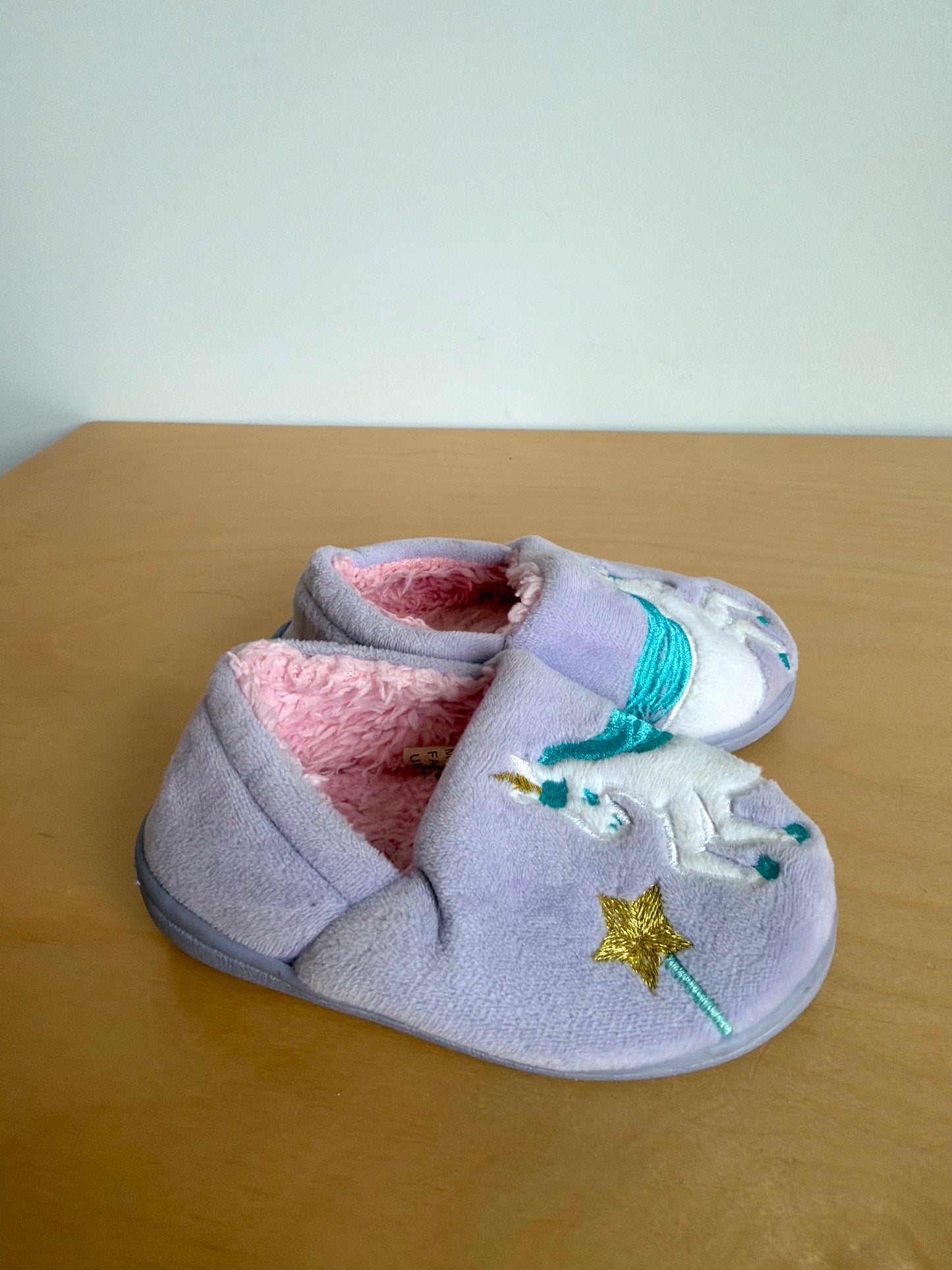 Unicorn Slippers / Size 5-6 Toddler
