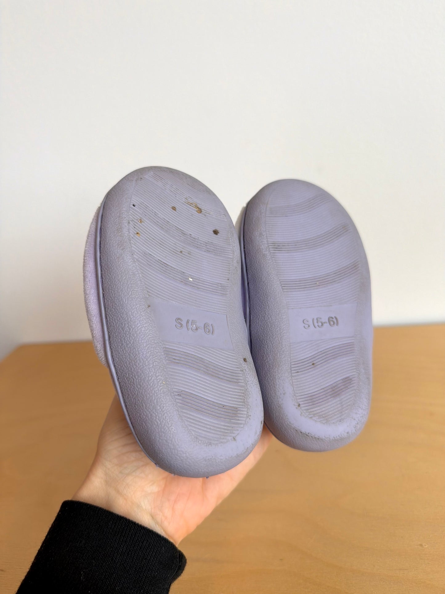 Unicorn Slippers / Size 5-6 Toddler