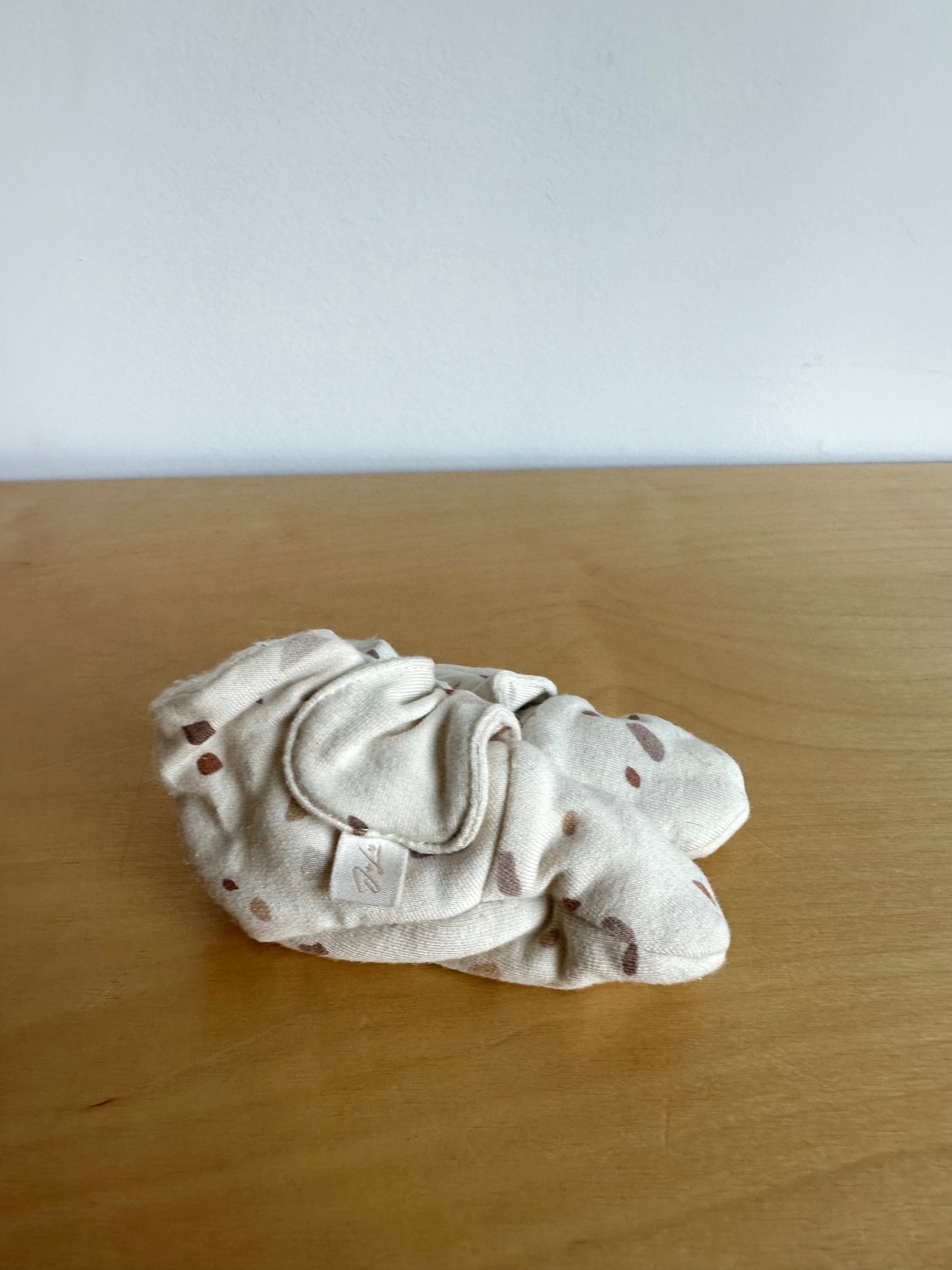 Jax + Lennon Dotted Baby Booties / 0-3m