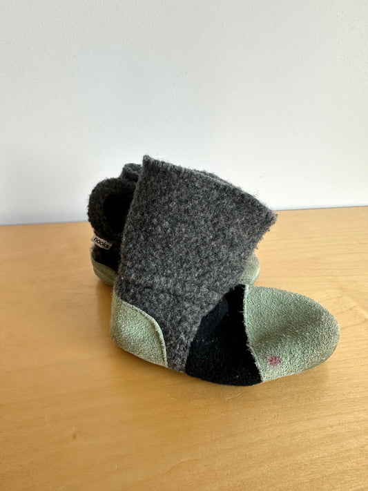(HOLD) Nooks Mint Booties (PLAY) / Size 6 Toddler?