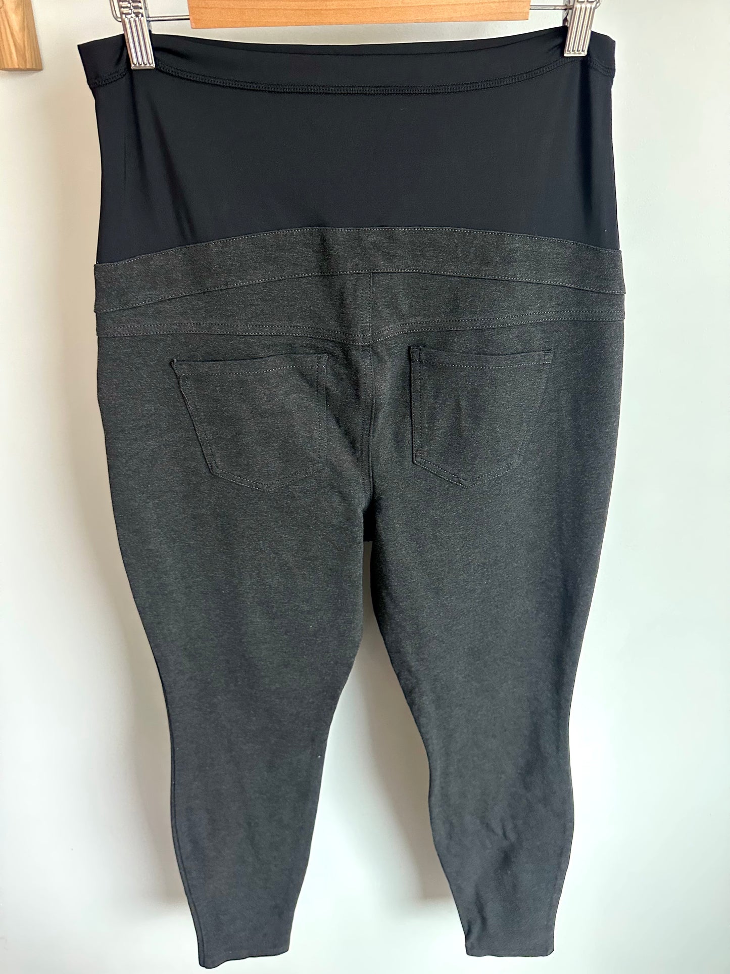Stork & Babe Grey Maternity Pants / Large