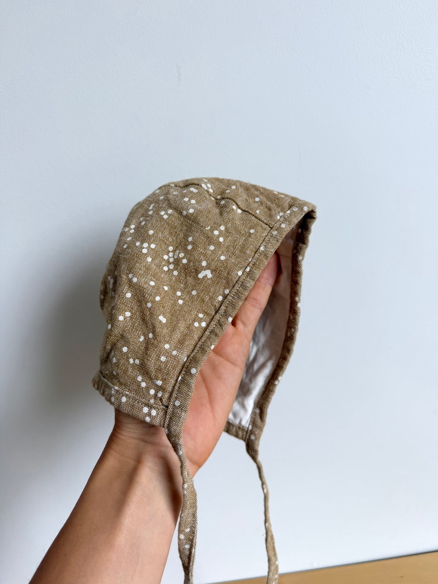 Seedling + Sprout Tan Speckled Bonnet / 3-6m