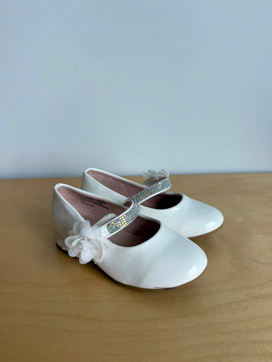 White Flower Mary Jane Shoes / Size 8 Toddler