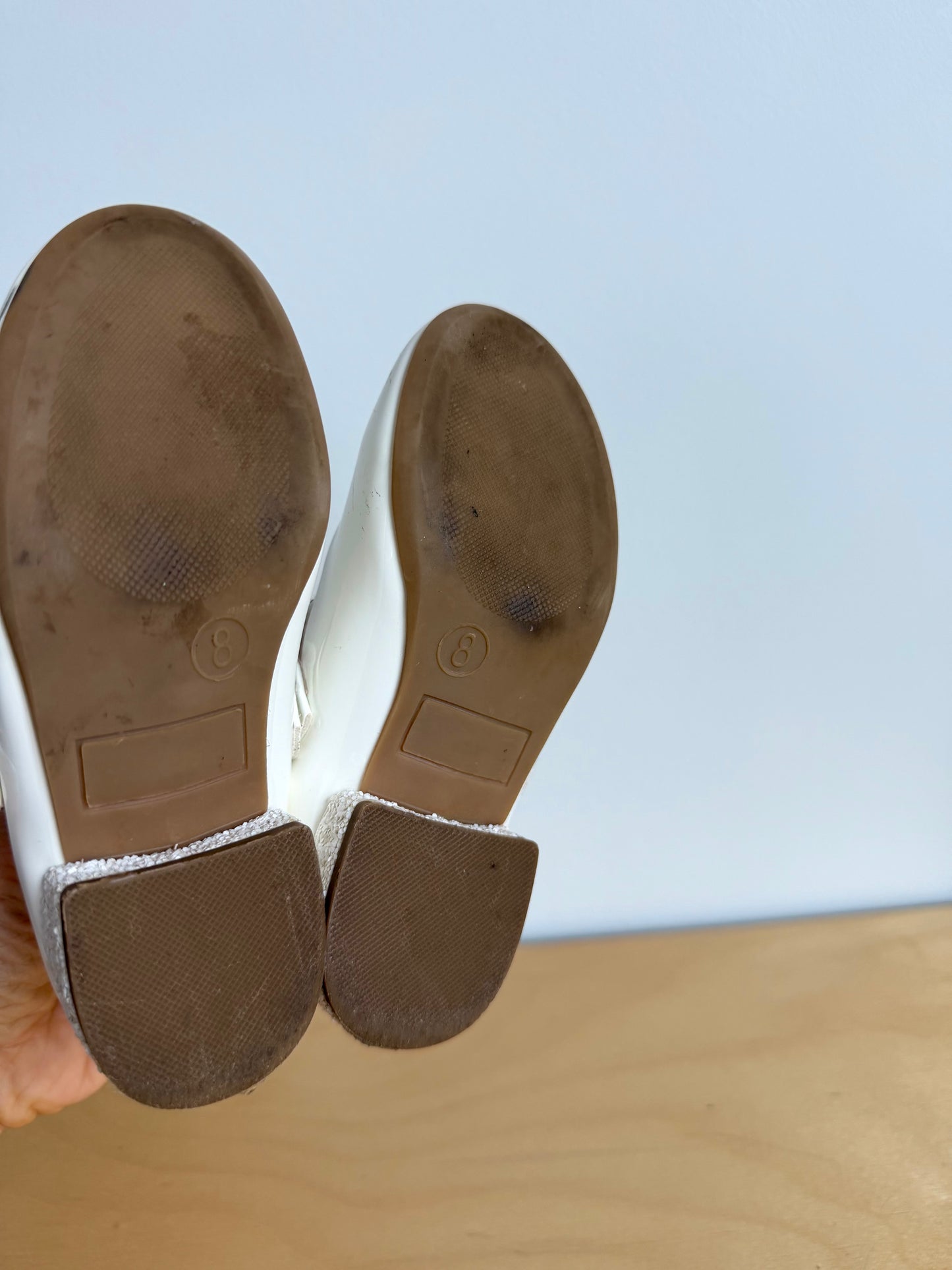 White Flower Mary Jane Shoes / Size 8 Toddler