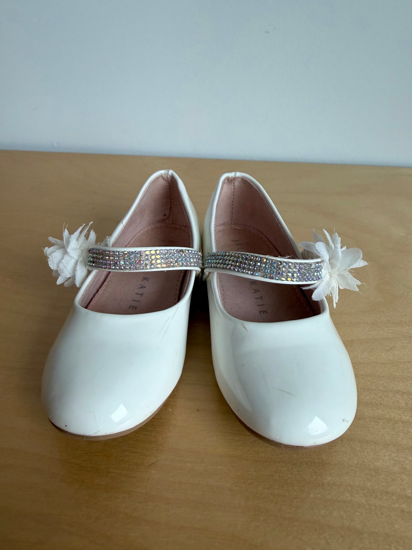 White Flower Mary Jane Shoes / Size 8 Toddler