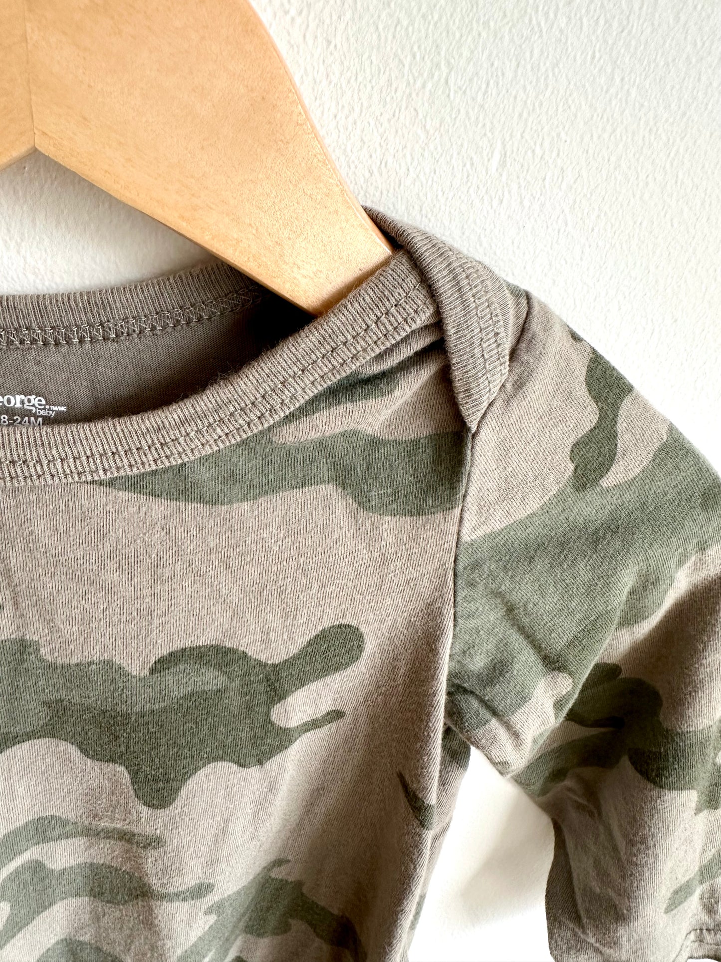 Camo Long Sleeve Bodysuit / 18-24m